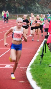 Marie Dehning bei ihrem Bezriskrekordlauf !