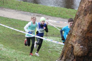 Hier am Berg setzt Marie Dehninh zum Überholen an.