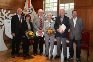 Ehrenmitglieder Herwig Baumung und Helmut Franzen mit ihren Ehefrauen und den Vors.