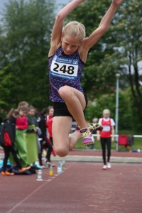 Veronique beim Weitsprung