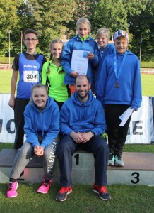 stehend vlnr: Marvin Rullmann, Esther Boijink, Marie Dehning, Kaya Krüger, Max Dehning, vorn: Sina Otte, Björn Lippa