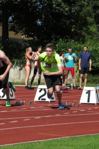 Daniel beim Start 100 m Sprint