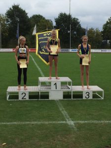 Siegerehrung 7-Kampf: Platz 1 Marie Dehning und Platz 3 Esther Boeijink